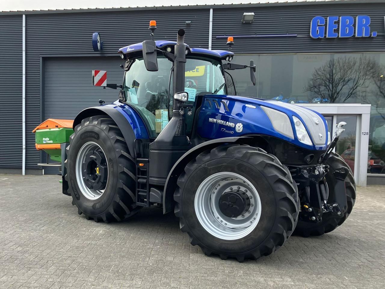 New Holland T7.340 HD voor Treur Custom Farming