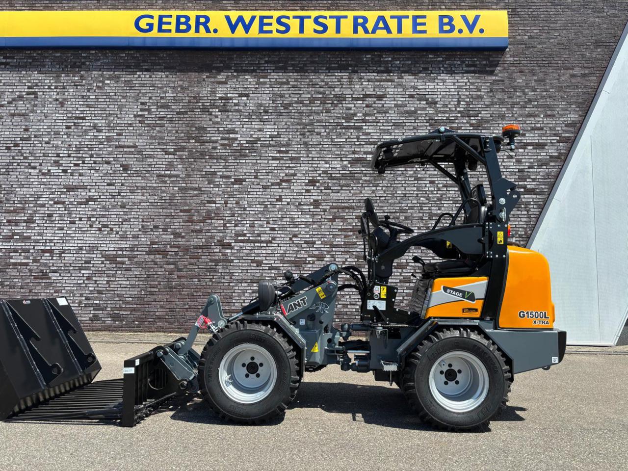 Giant G 1500 L Xtra voor Van Klinken Grondwerk & Verhuur