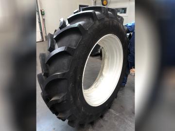 Vredestein Traxion 85 420/85R38 banden