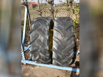 Pirelli TM700 420/70R28 dubbelluchtwielen 