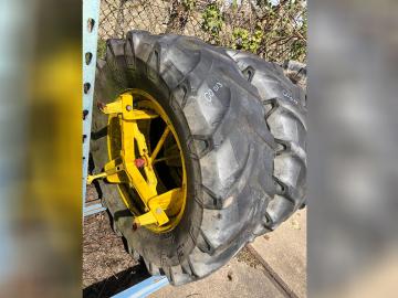 Pirelli TM700 420/70R28 dubbelluchtwielen