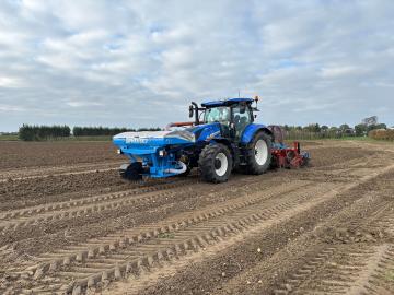 Nieuwe Sicma frontzaaitank en rotoreg voor Mts. de Bat Oostdijk