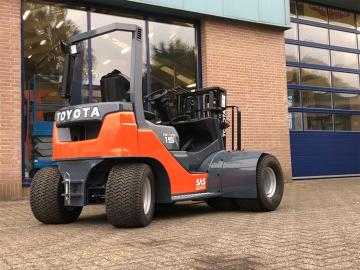 Veldheftruck met dubbellucht banden