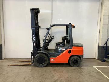 Toyota 8FDF30 heftruck  - 2021