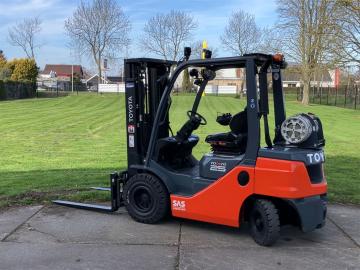 Jong gebruikte LPG heftruck afgeleverd